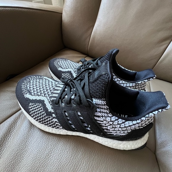 Adidas Ultraboost 5.0 DNA Core Black/Core Black/Cloud White - Picture 6 of 8